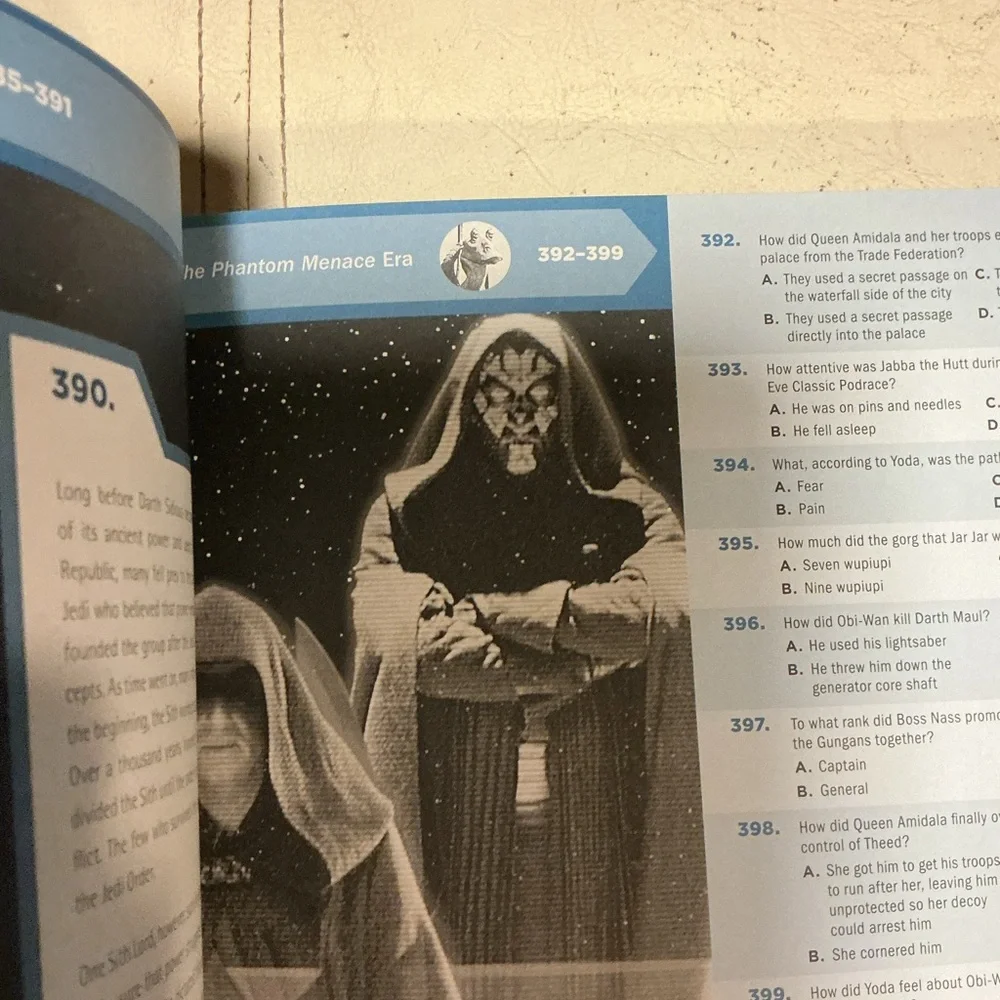 Chronicle Books Star Wars Trivia Book - Black & Gold
